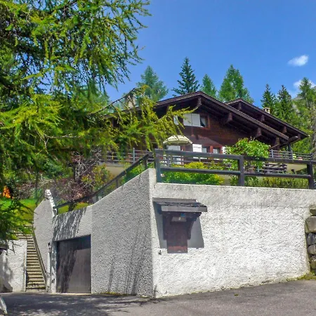 Le Loup Blanc Apartment *