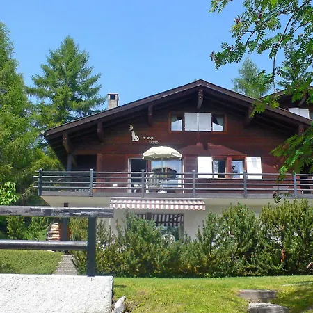 Le Loup Blanc Apartment *